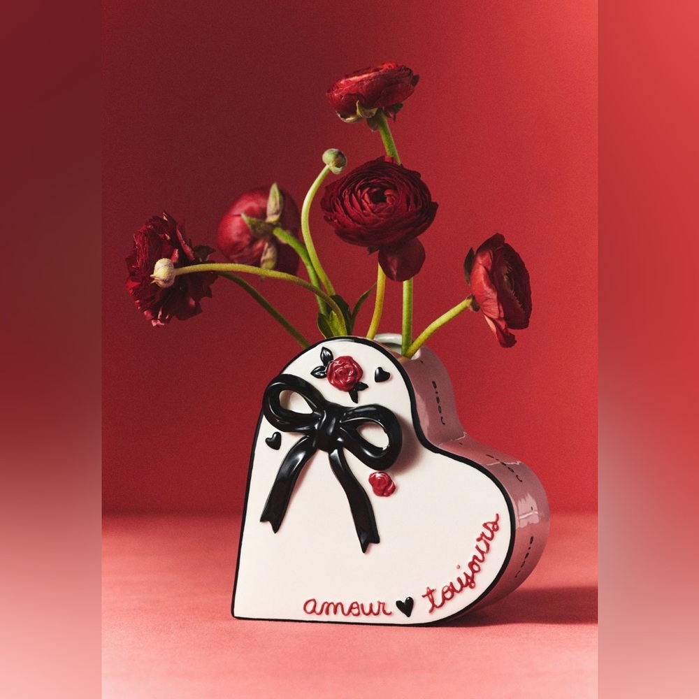 Anthropologie Amour Ceramic Heart Vase, NWT